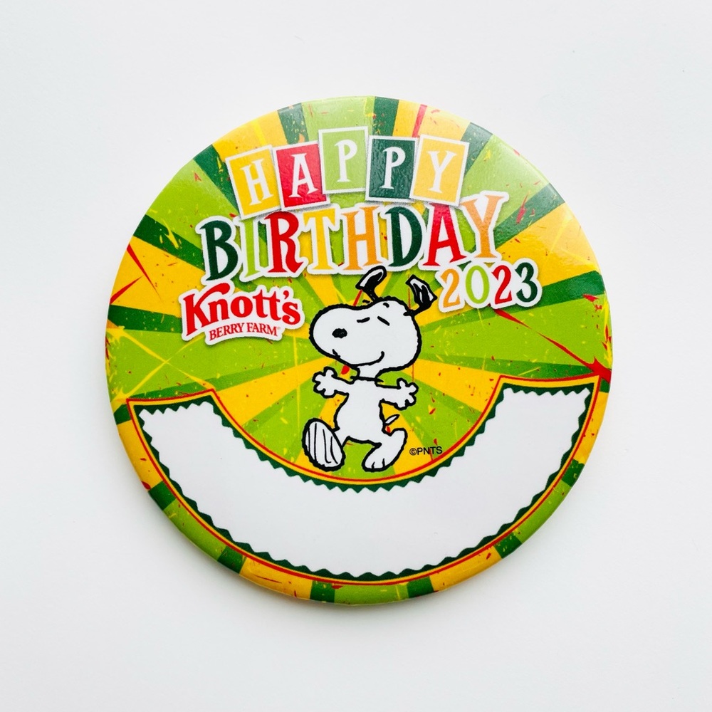 📍 5/$20 Knott’s Berry Farm Snoopy 2023 “Happy Birthday” Pin Button